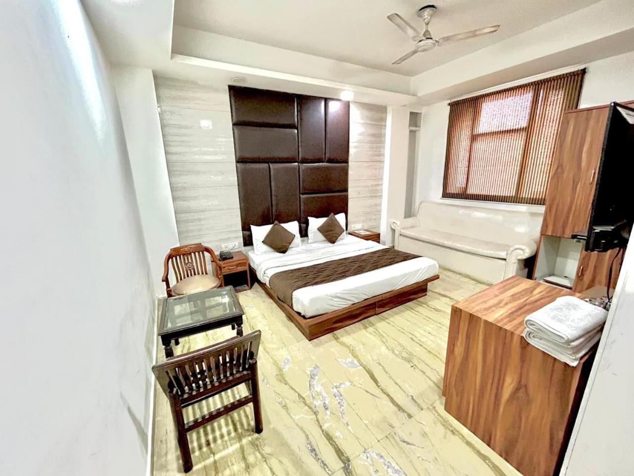 Hotel Spb 87 Near Karol Bagh Metro Station Delhi 外观 照片