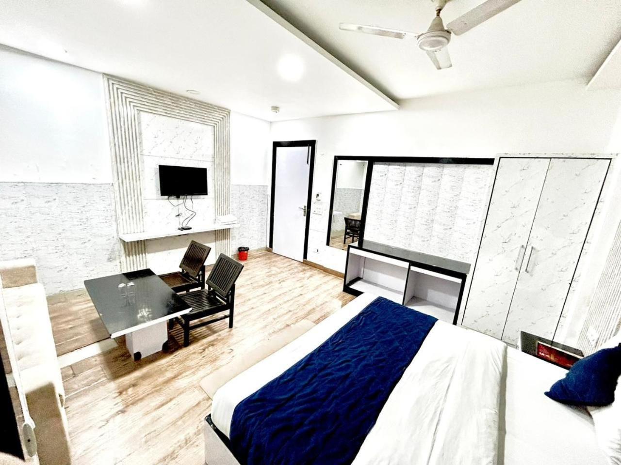 Hotel Spb 87 Near Karol Bagh Metro Station Delhi 外观 照片