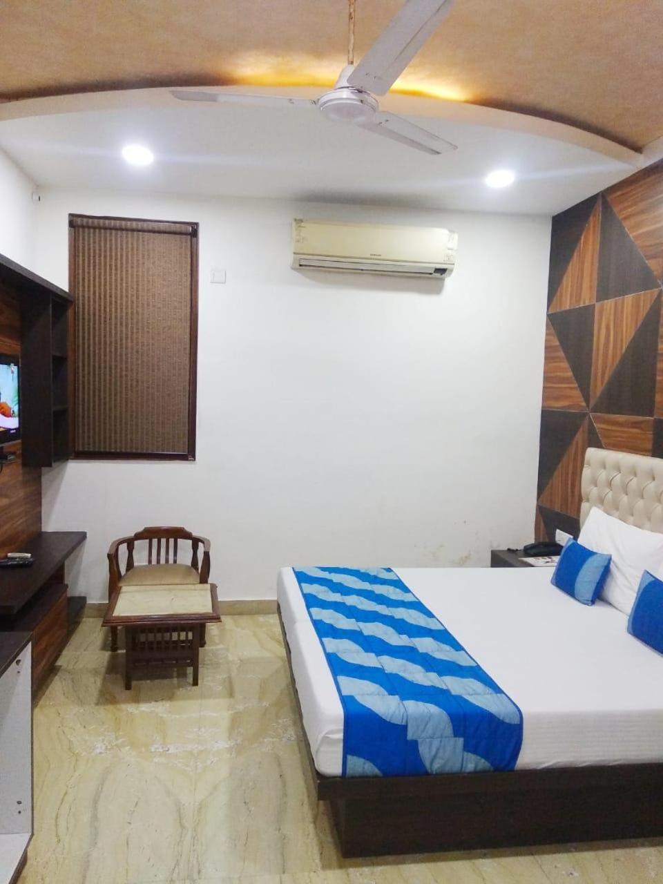 Hotel Spb 87 Near Karol Bagh Metro Station Delhi 外观 照片