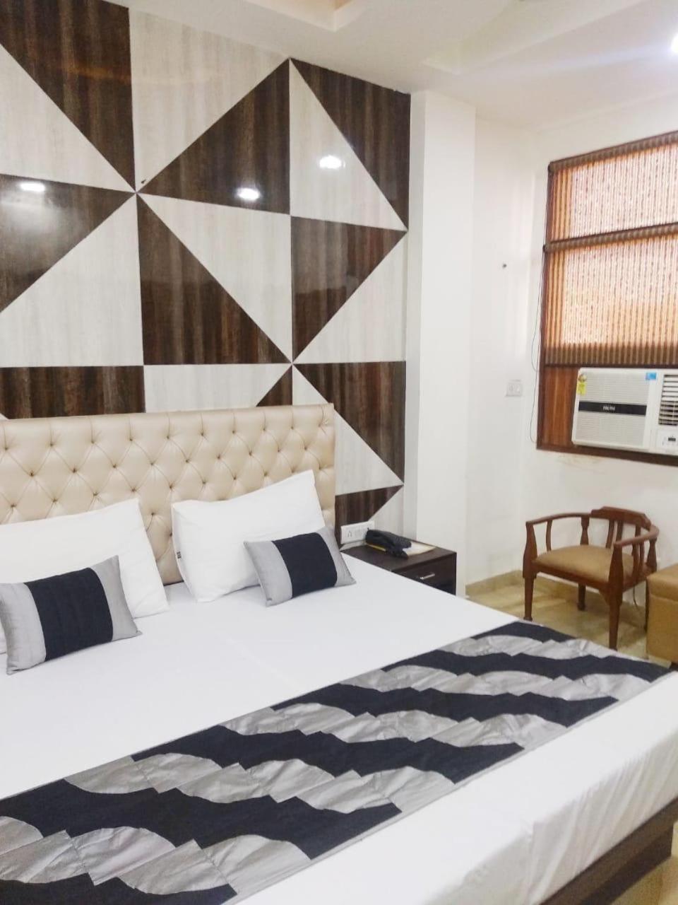 Hotel Spb 87 Near Karol Bagh Metro Station Delhi 外观 照片