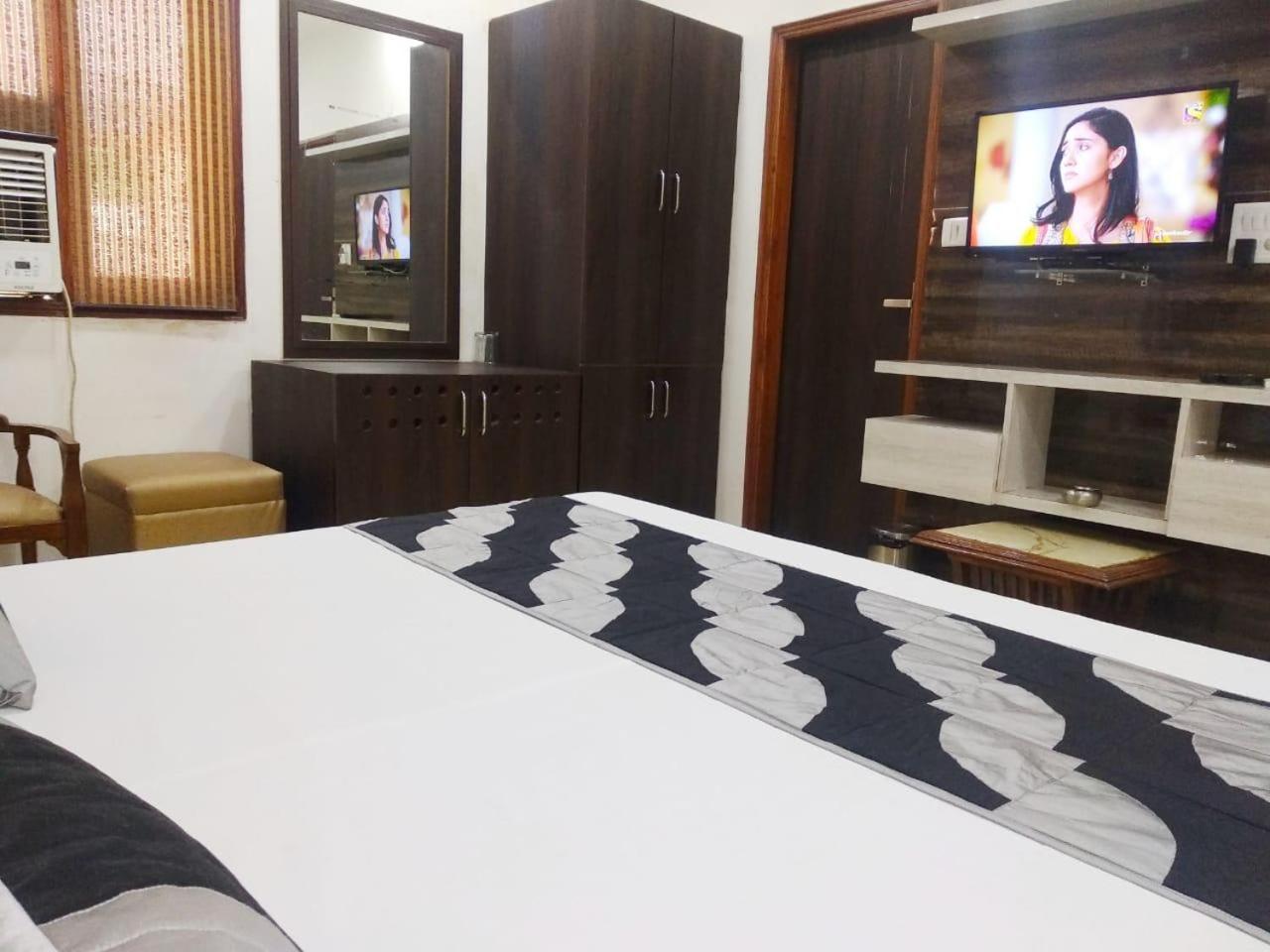 Hotel Spb 87 Near Karol Bagh Metro Station Delhi 外观 照片