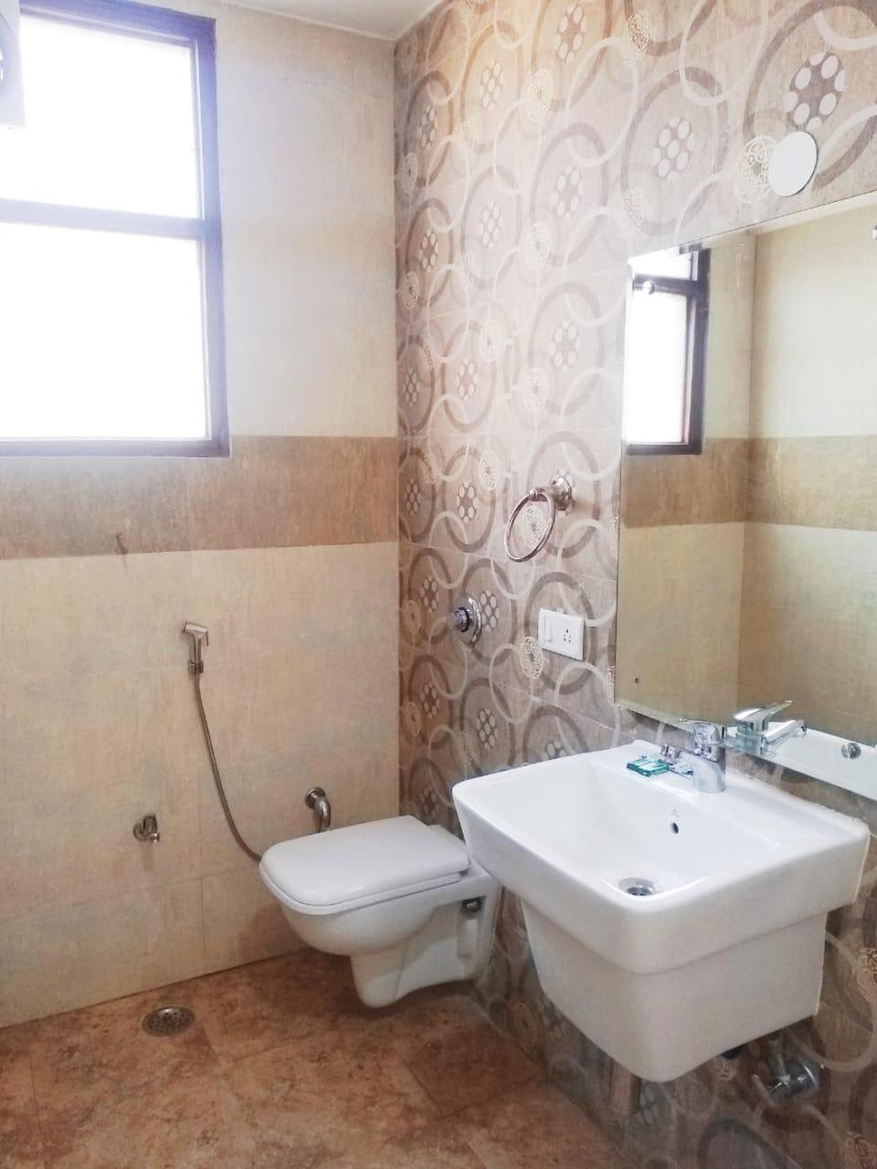 Hotel Spb 87 Near Karol Bagh Metro Station Delhi 外观 照片