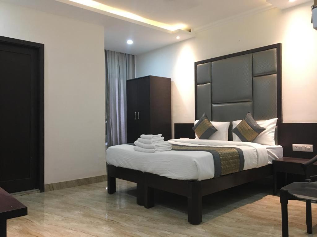 Hotel Spb 87 Near Karol Bagh Metro Station Delhi 外观 照片
