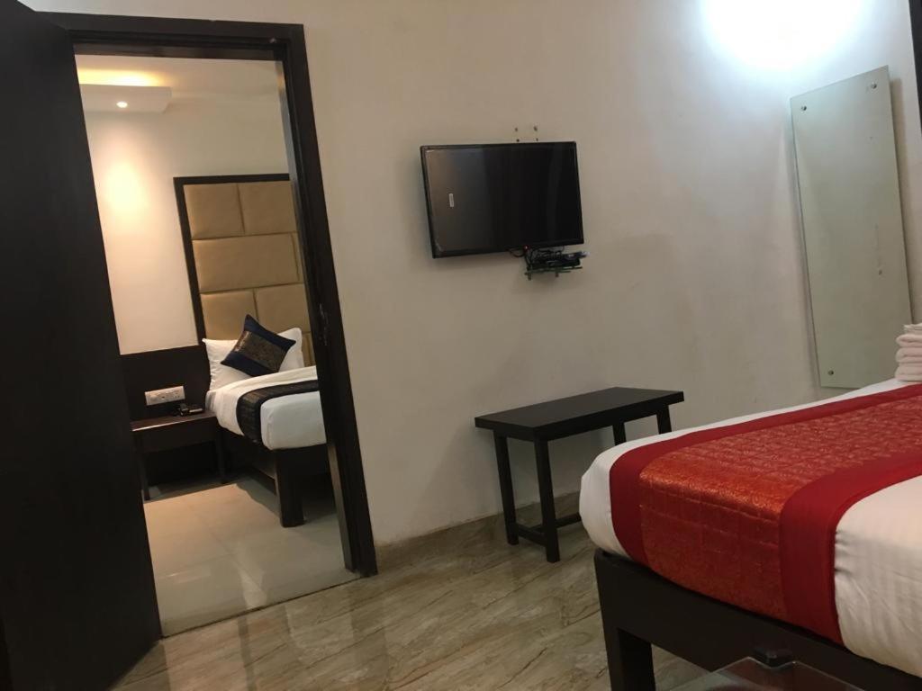 Hotel Spb 87 Near Karol Bagh Metro Station Delhi 外观 照片